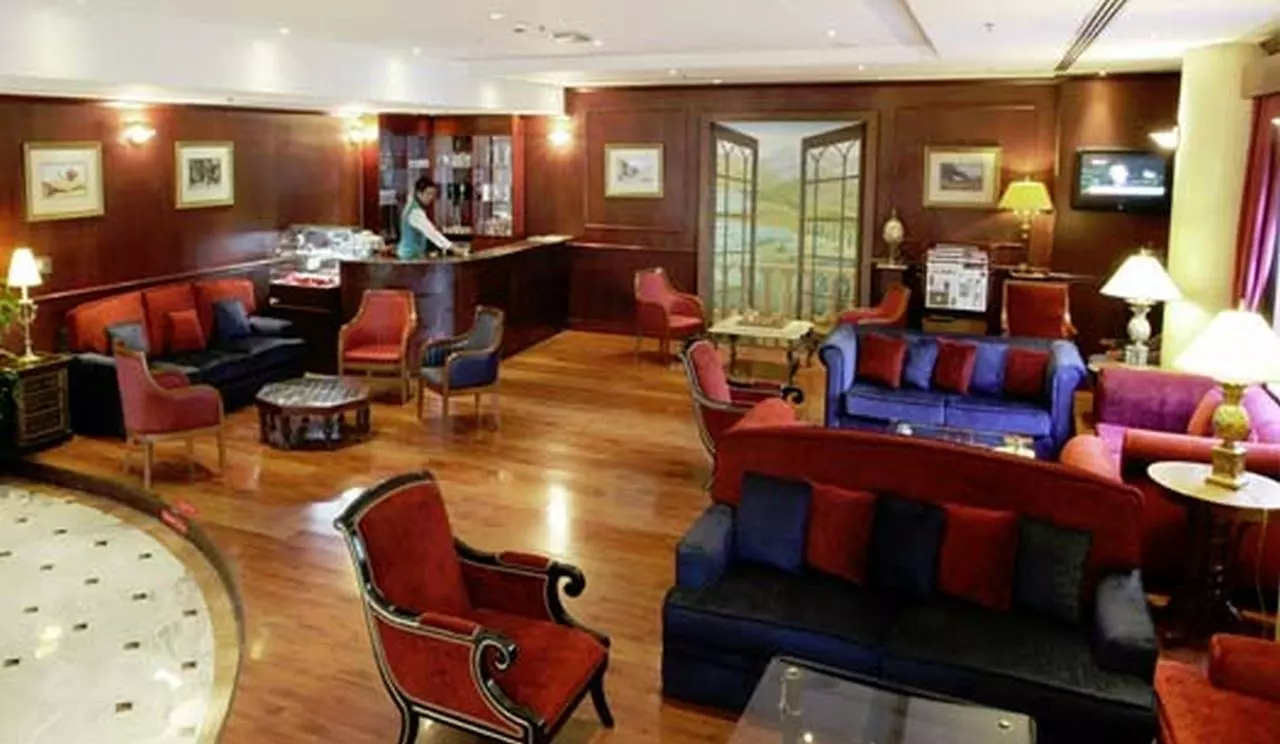 METROPOLITAN_EDIT (8).jpg